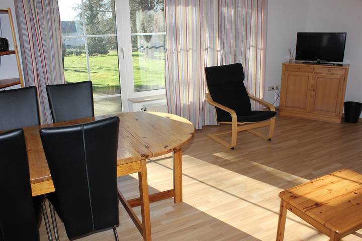 Ferienhaus für 4 Personen, mit Balkon und Garten - 1