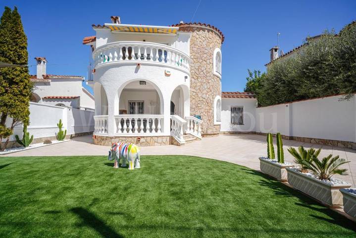 Chalet para 8 personas, con vistas además de balcón y piscina - 1
