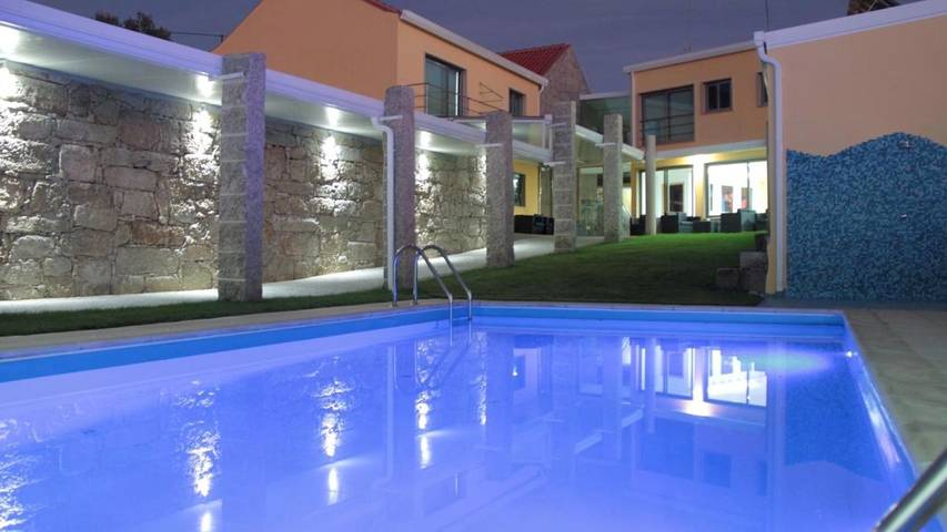 Hôtel pour 2 personnes, avec Terrasse et Jacuzzi ainsi que Jardin et Piscine dans Pinhel