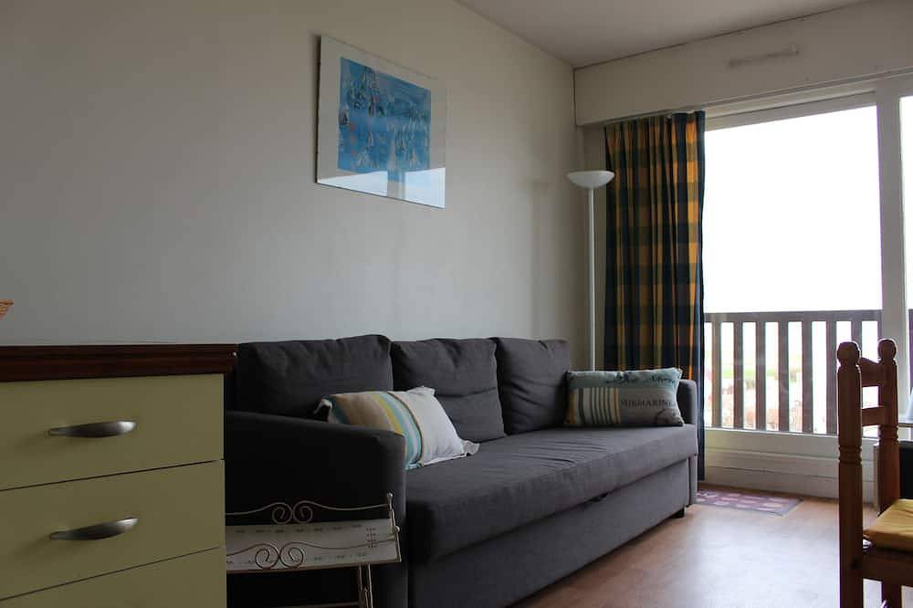 Appartement entier, Appartement T1 face à la mer, plage à proximité (50m) in Ouistreham, Région de Caen