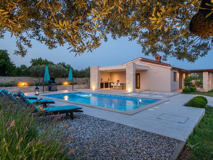 Villa Silentio - Ruhe und Privatsphäre in mediterraner Natur in Strandnähe in Marčana, Südküste Istrien