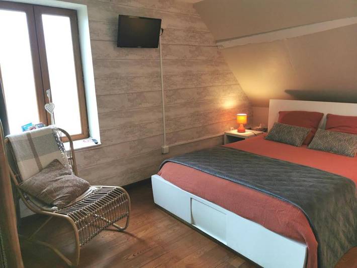 Chambre d’hôte pour 2 personnes, avec Terrasse et Jardin ainsi que Piscine et Vue à Somain