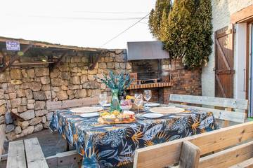 Gîte pour 8 personnes, avec terrasse à Venon
