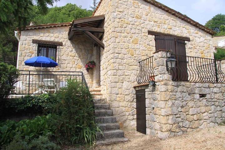 Location de vacances pour 4 personnes, avec vue et jardin à Cipières - 3