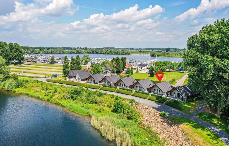 Vakantiehuis voor 6 personen, with uitzicht op het meer and terras as well as tuin - 1