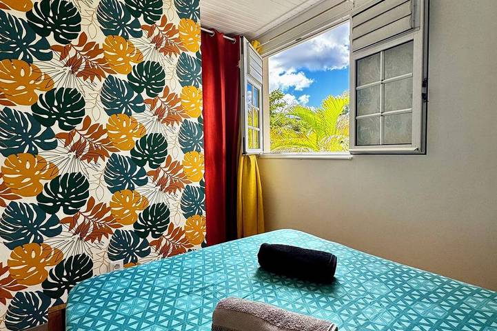 Appartement entier, Pomme Cannelle, un paisible T2Bis idéalement situé à 100 mètres de la plage 🌴 in Le Diamant, Martinique