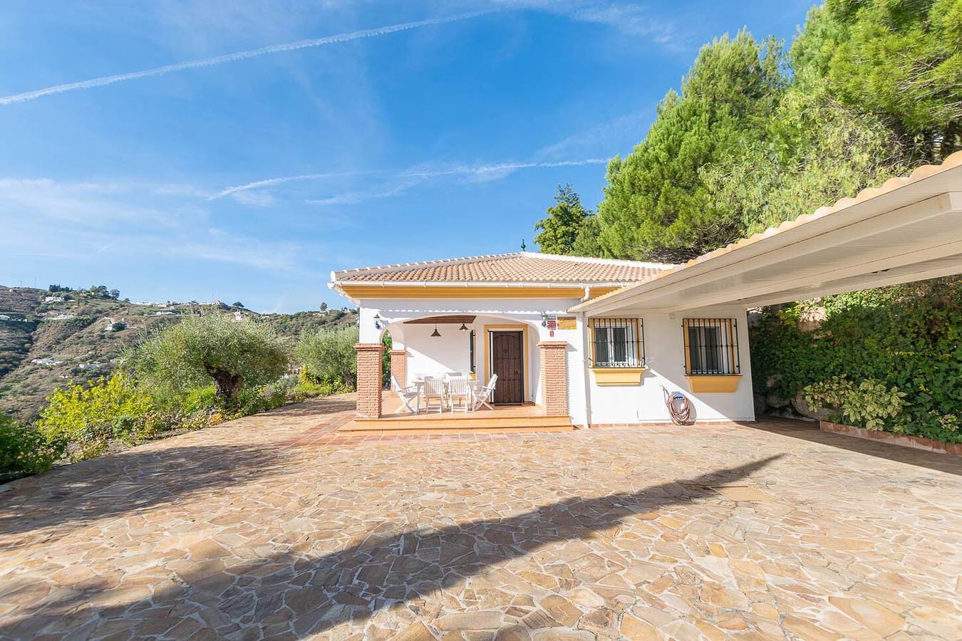 Villa 'Cortijo De La Abuela' met uitzicht op de bergen, Wifi en airconditioning in Cómpeta, Málaga Provincie