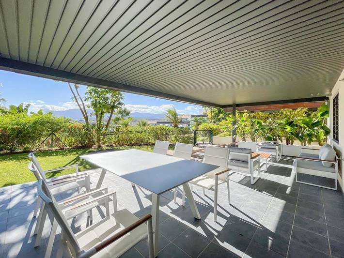 Apartamento para 4 personas, con jardín además de piscina y balcón, Familias con niños en Benahavís