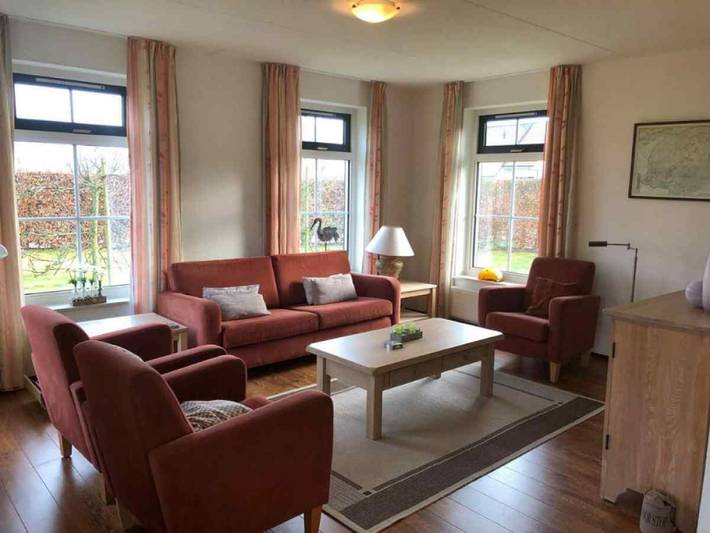 Komfortables Ferienhaus am Wasser für sechs Personen mit eigenem Steg! in Sint Nicolaasga, Friesland