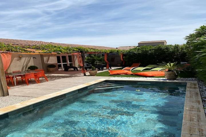 Location de vacances pour 6 personnes, avec jardin et piscine, adapté aux familles à Tavel