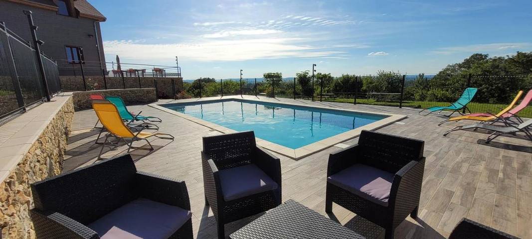Chambre d’hôte pour 2 personnes, avec Terrasse et Jardin ainsi que Piscine et Vue