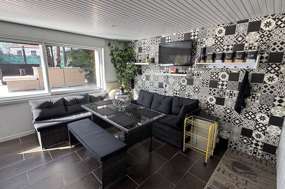 Ganze Wohnung, Chez Isa - apartment with pool and jacuzzi in Gigean, Côte d'Améthyste