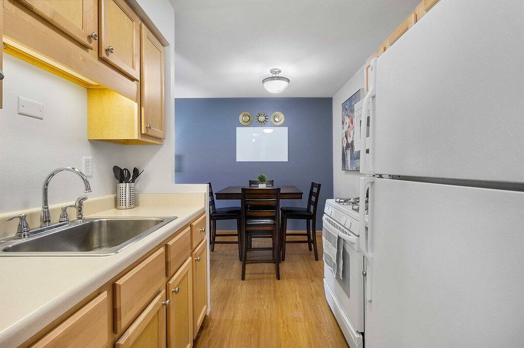 Ganze Wohnung, King Bed-Fast Wifi - Undrgrd Parking - Near Froedtert in Wauwatosa, Milwaukee County