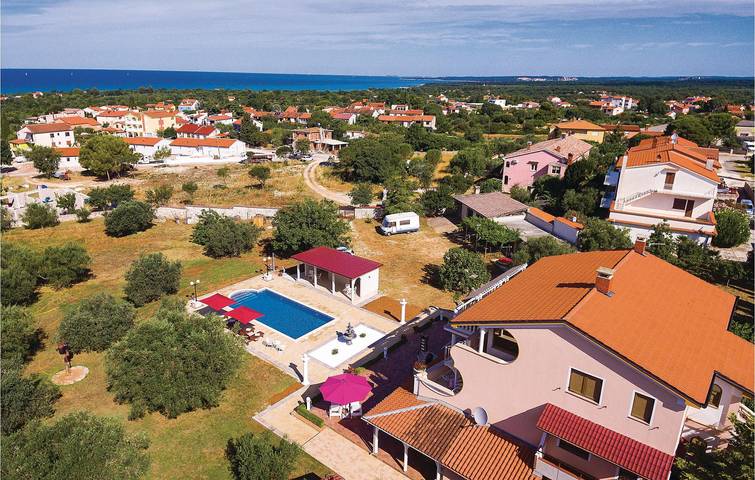 Gîte pour 4 personnes, avec terrasse à Peroj - 4
