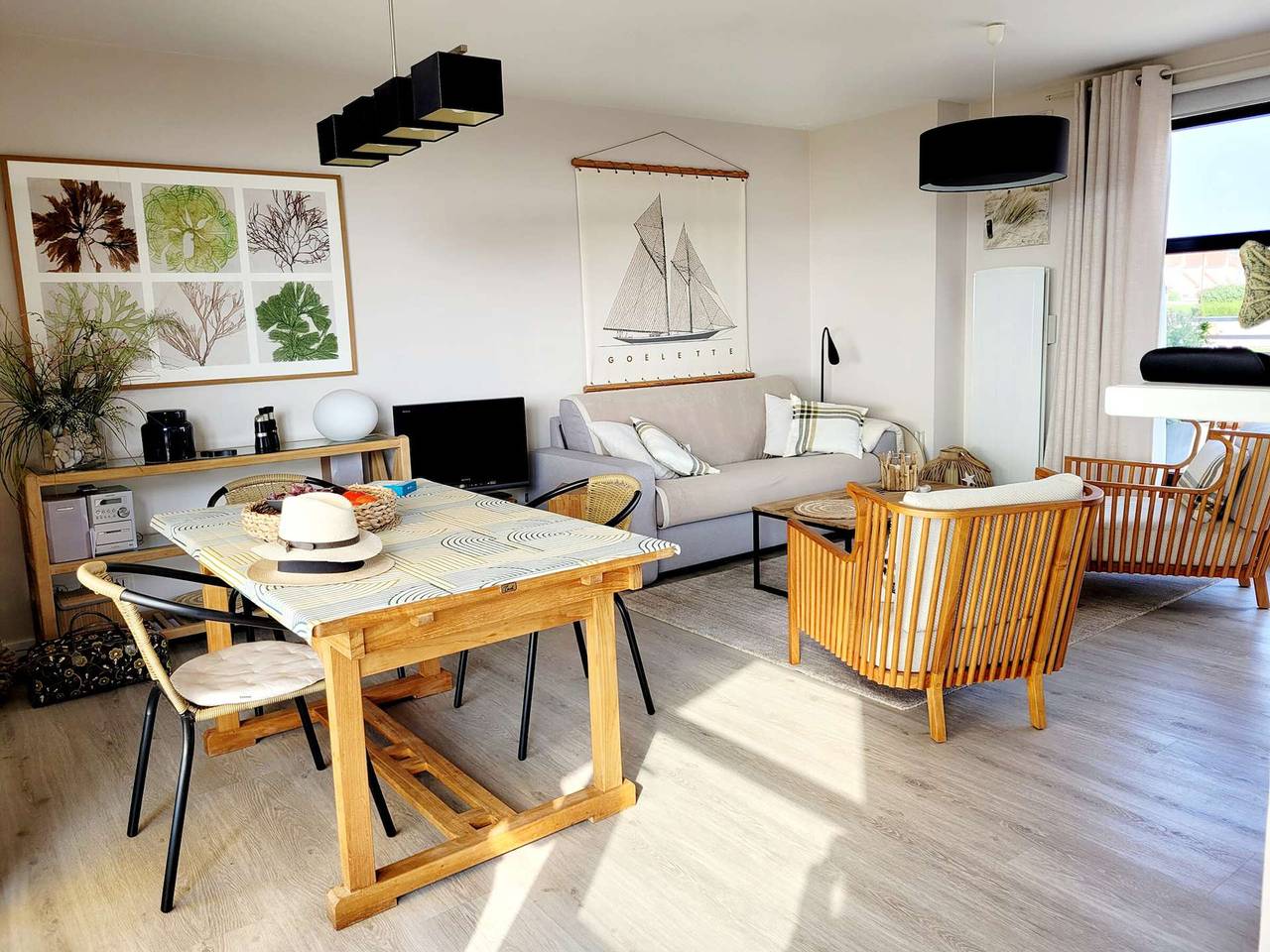 2-Bedroom Duplex with 2 Terraces and Parking in Wimereux in Wimereux, Boulogne-sur-Mer region