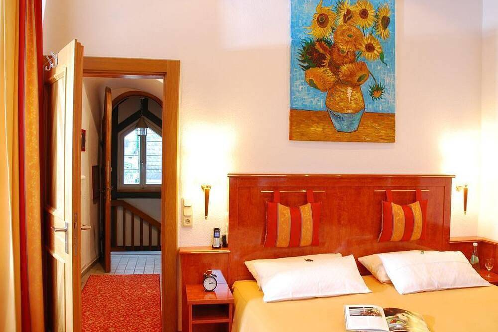 Hotel & Restaurant \"Zum Turm\" - Einzelzimmer, Dusche, Wc in Kaub, Mittelrhein