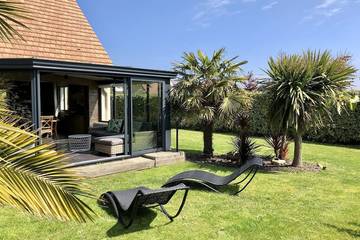 Location de vacances pour 7 personnes, avec terrasse et jardin à Grandcamp-Maisy