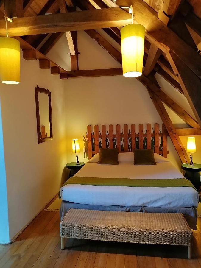 Location de vacances pour 2 personnes, avec vue ainsi que jardin et piscine à Neuilly-le-Réal - 4