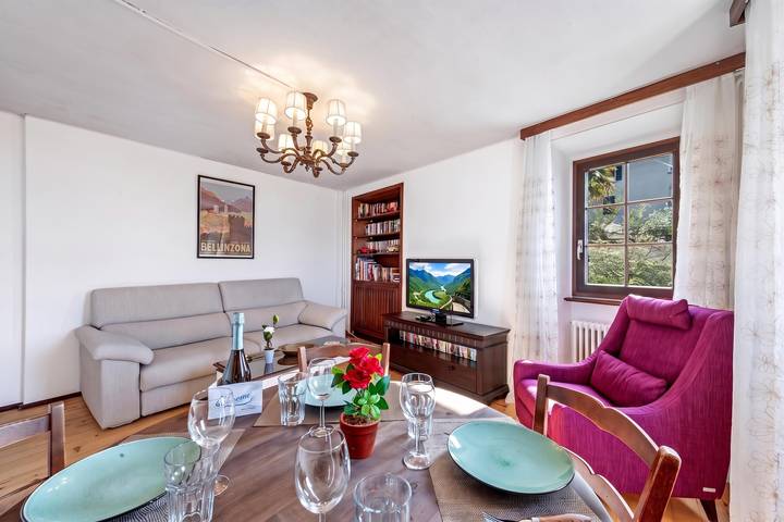 Ferienwohnung für 5 Personen, mit Kinderpool und Seeblick in Gambarogno