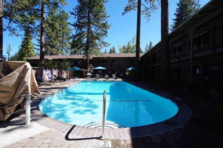 Glamping for 6 people, with pool in California