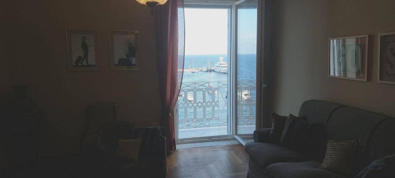 Three-Bedroom Home in Posillipo, Neapel