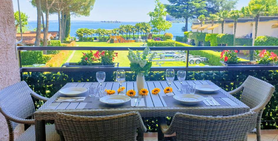 Ferienwohnung für 6 Personen, mit Balkon und Terrasse sowie Garten und Seeblick in San Felice del Benaco