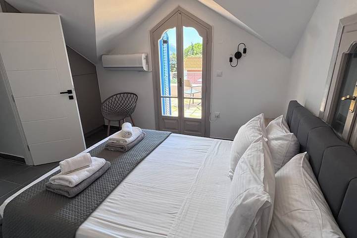Fig & Olive Villa - Private 5 bed Villa just 50m from Pessada Beach in Cefalonia