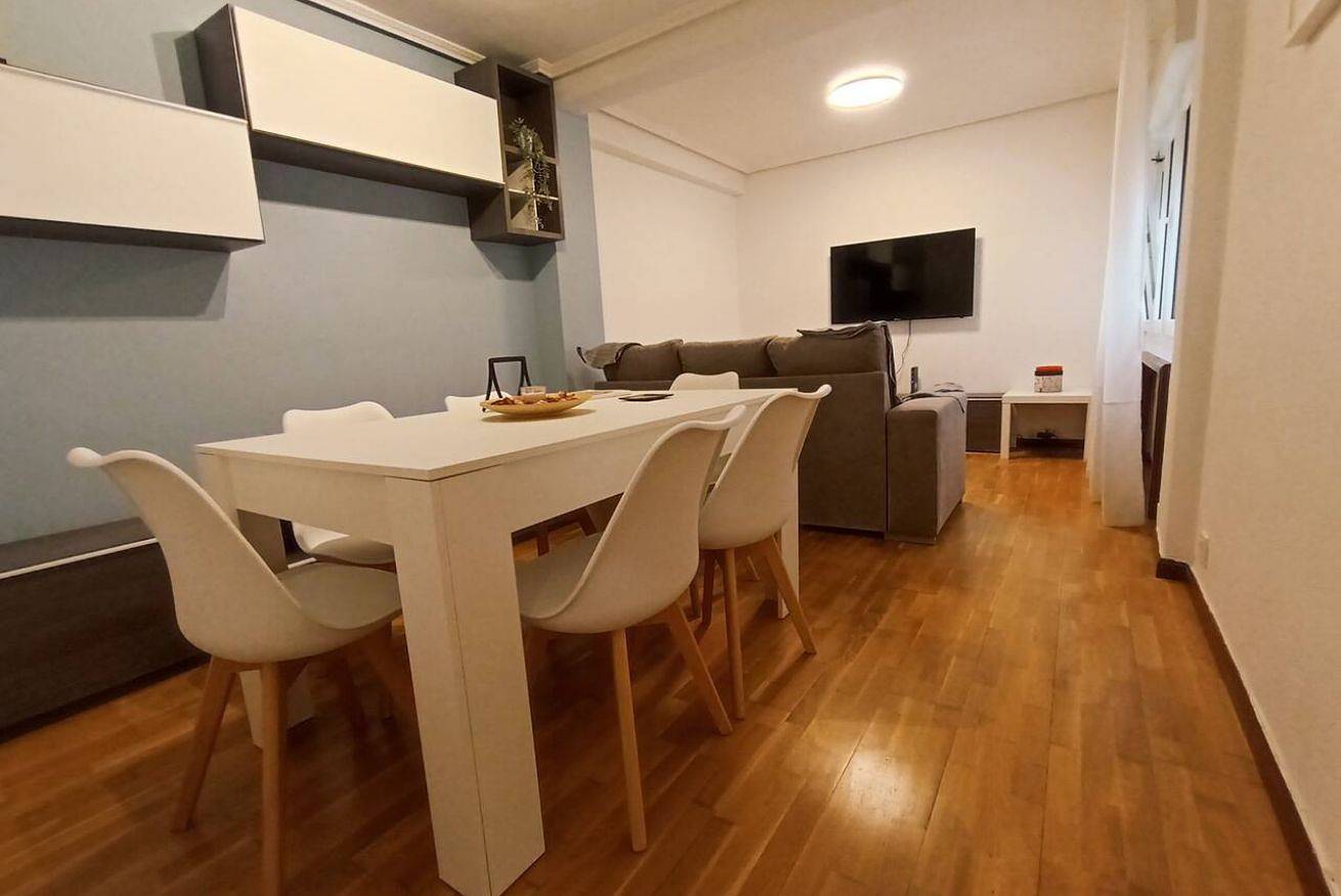Appartamento intero, Charming Apartment with Full Kitchen & Wi-Fi in Oviedo, Montagne Cantabriche