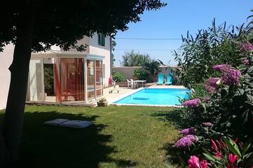 Location de vacances pour 11 personnes, avec jardin à Candillargues