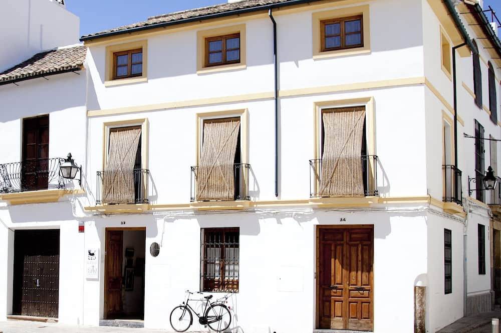 Beautiful And Central House For Up To 8 Guests in Distrito Centro (Córdoba), Cordoba