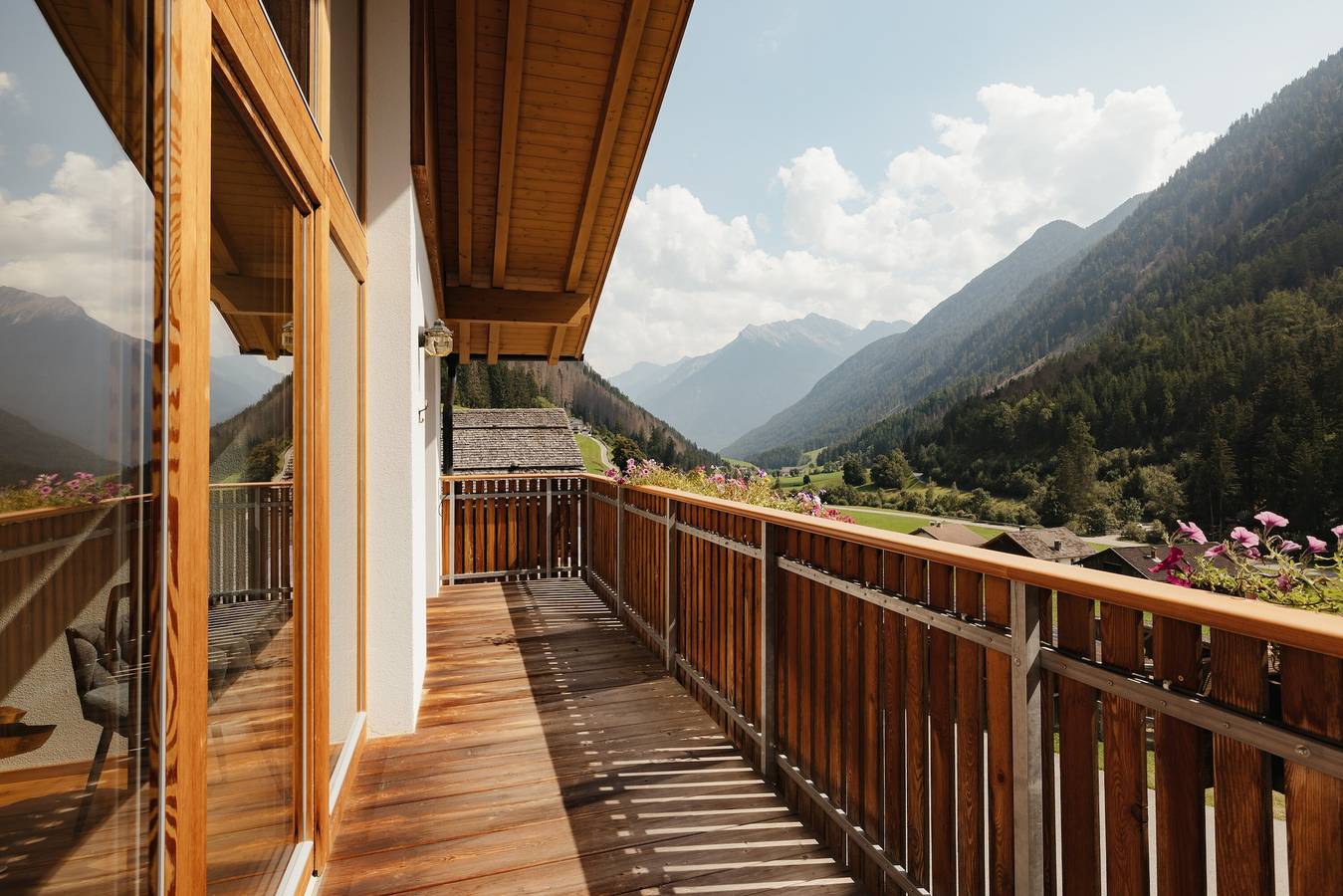 Entire apartment, New Opening Penthouse Zirm with Mountain Views, Private Terrace, and Large Dining Room in Mühlwald, Ziller valley alps