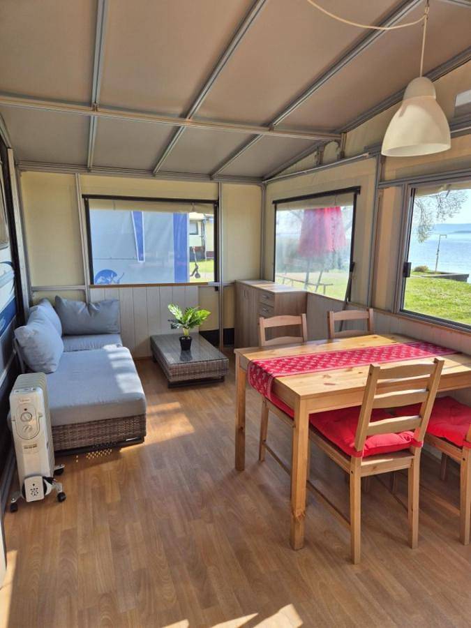 Camping pour 4 personnes, avec vue ainsi que vue sur le lac et terrasse en Suisse - 2