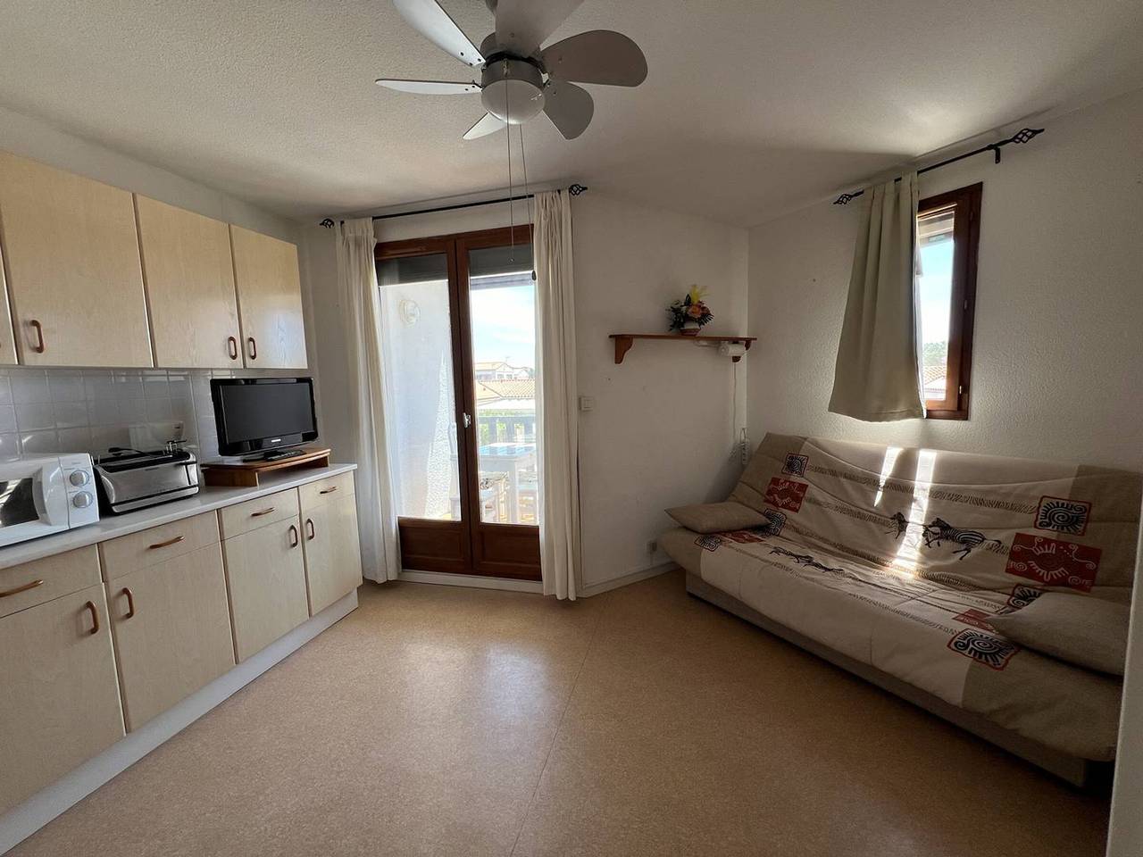 Ganze Wohnung, Gemütliche 2-Zimmer-Wohnung nah am Strand mit privatem Parkplatz, Balkon und nahen Geschäften in Port Leucate, Leucate