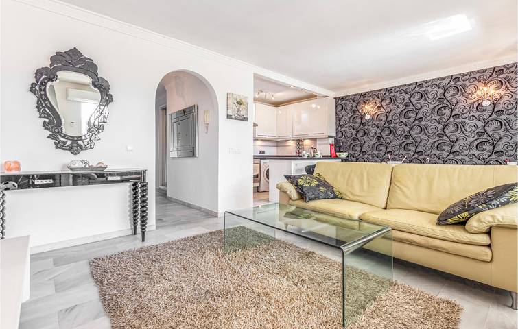 Ganze Ferienwohnung, Gemütliches 100m Apartment mit Pool & Strandzugang in Urbanizacion Calahonda, Mijas