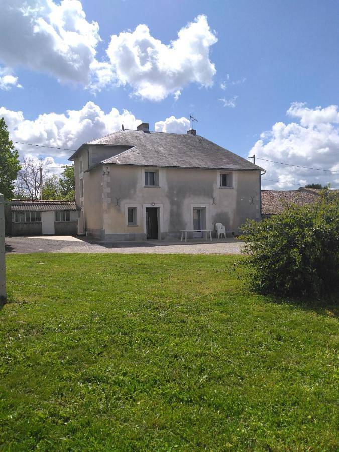 Gîte pour 9 personnes, avec jardin dans Yversay