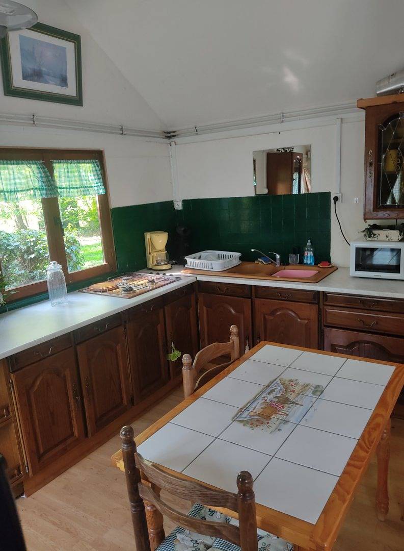 Cabane de pêcheurs in Dun-sur-Auron, Saint-Amand-Montrond