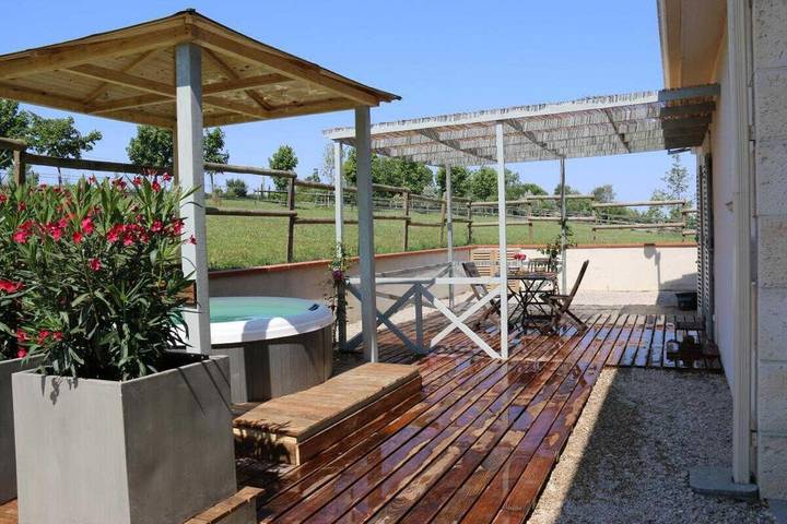 Location de vacances pour 4 personnes, avec jacuzzi ainsi que terrasse et jardin à Pin-Balma