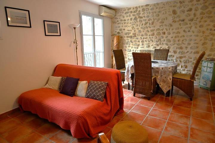 Chambre d’hôte pour 3 personnes, avec vue et terrasse ainsi que jardin et piscine, animaux acceptés à La Celle-sous-Gouzon - 2