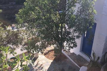 Gîte pour 2 personnes, avec jardin dans Egíali