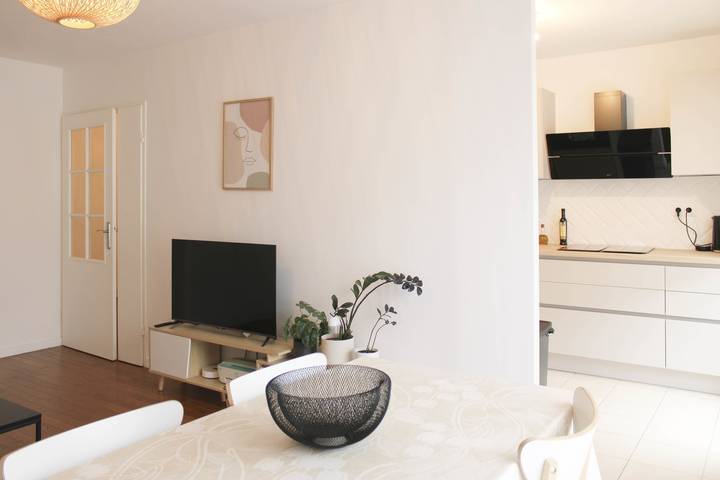 Appartement entier, Appartement avec balcon et parking proche métro in Asnières-sur-Seine, Hauts-de-Seine