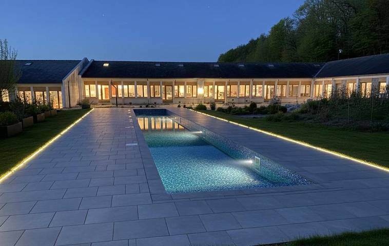 Apartamento para 2 personas, con sauna y piscina además de jacuzzi y jardín en Arette