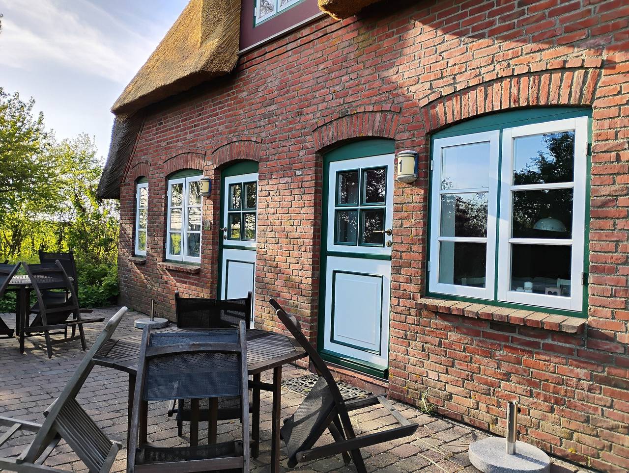 Ganze Wohnung, Ferienwohnung 1" mit Gemeinschaftsgarten, Terasse und Wlan in Rodenäs, Nordfriesland