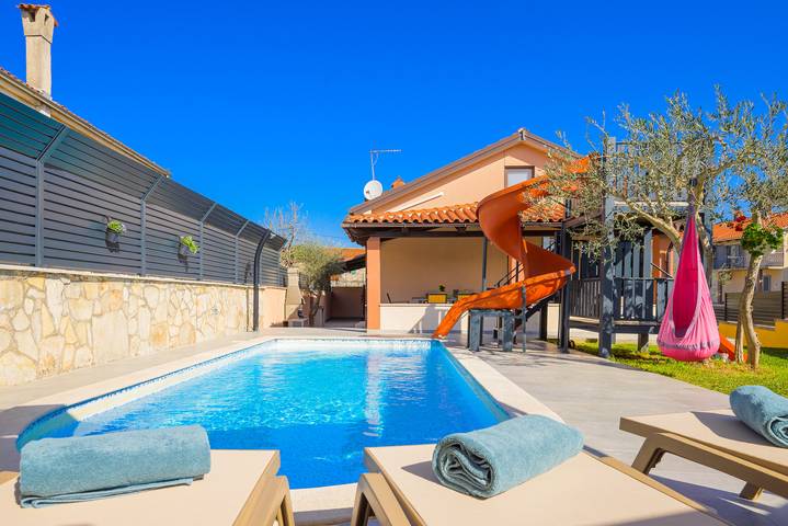 Location de vacances pour 8 personnes, avec piscine et terrasse à Svetvinčenat - 2