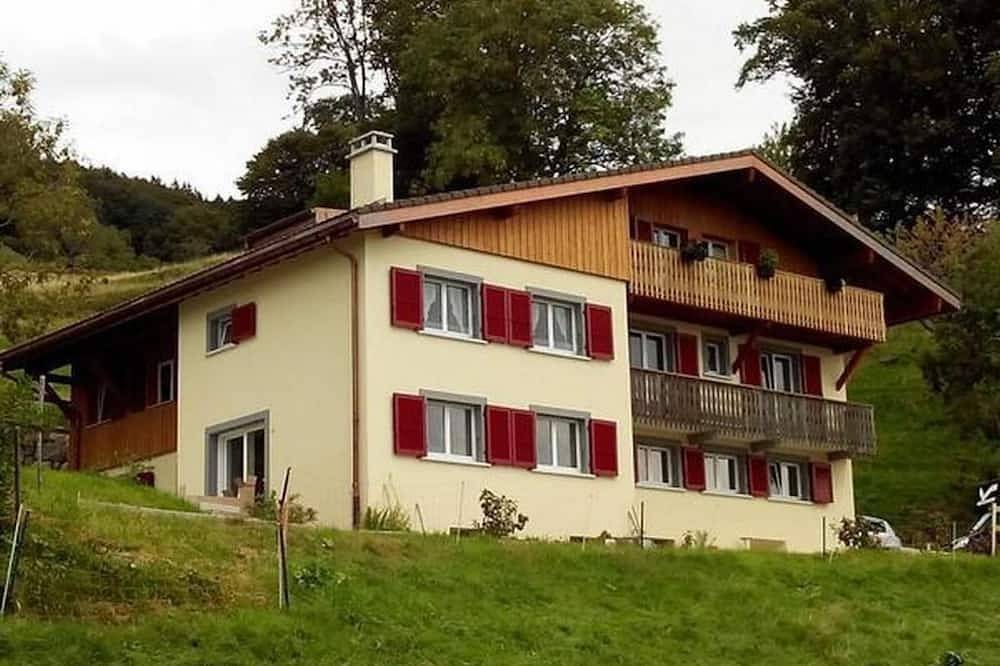 Ganze Wohnung, Appartement dans une ferme rénovée in Le Mont-Pèlerin, Chardonne