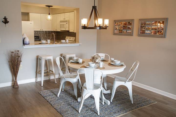 Vacation rental for 8 people, with hot tub and pool as well as yard in St. Augustine Beach