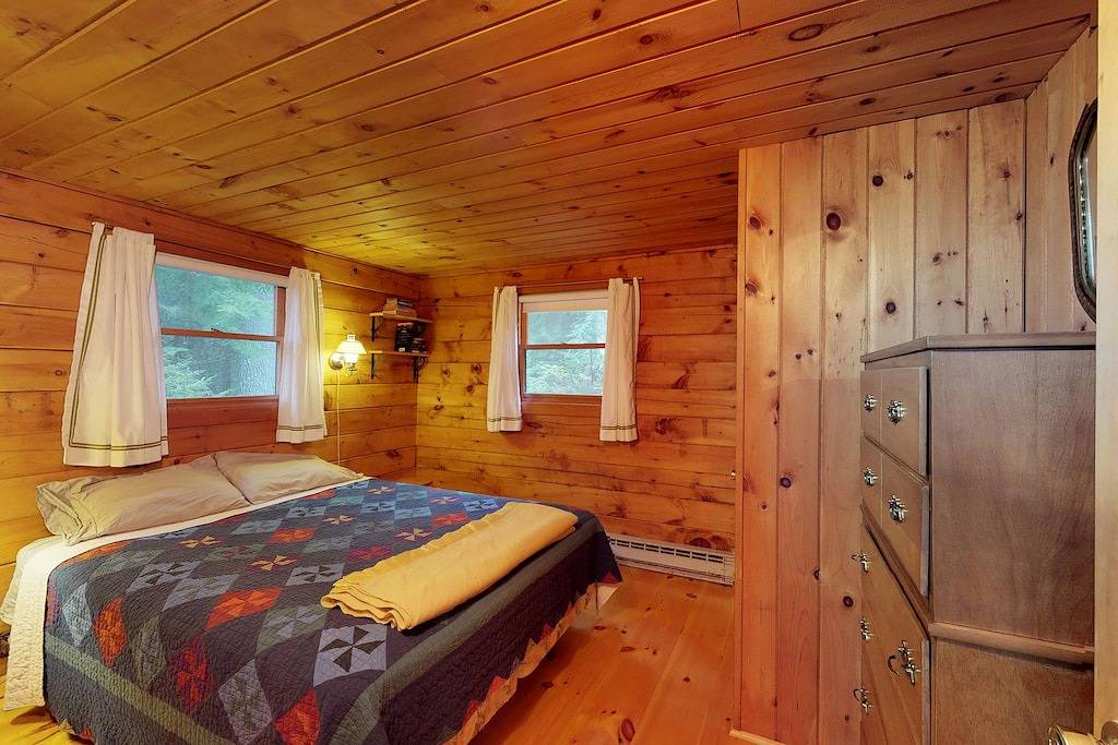 Waterfront Kabine mit herrlichem Blick vom Deck und Zugang zum See - Hunde willkommen! in Moosehead Lake