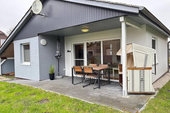 Ferienhaus für 4 Personen, mit Terrasse und Garten in Großes Meer