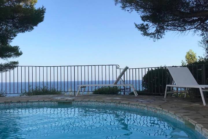 Beautiful house with pool, terraces and garden in Frejus, Mediterranean Coast (France)