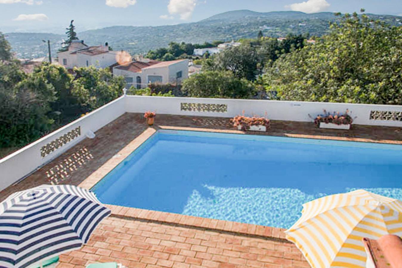 Charmantes Haus mit Pool in Faro in Santa Bárbara de Nexe, Faro