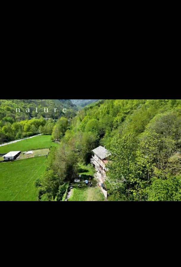 Gîte pour 6 personnes, avec Balcon et Terrasse ainsi que Jardin et Vue à Noasca